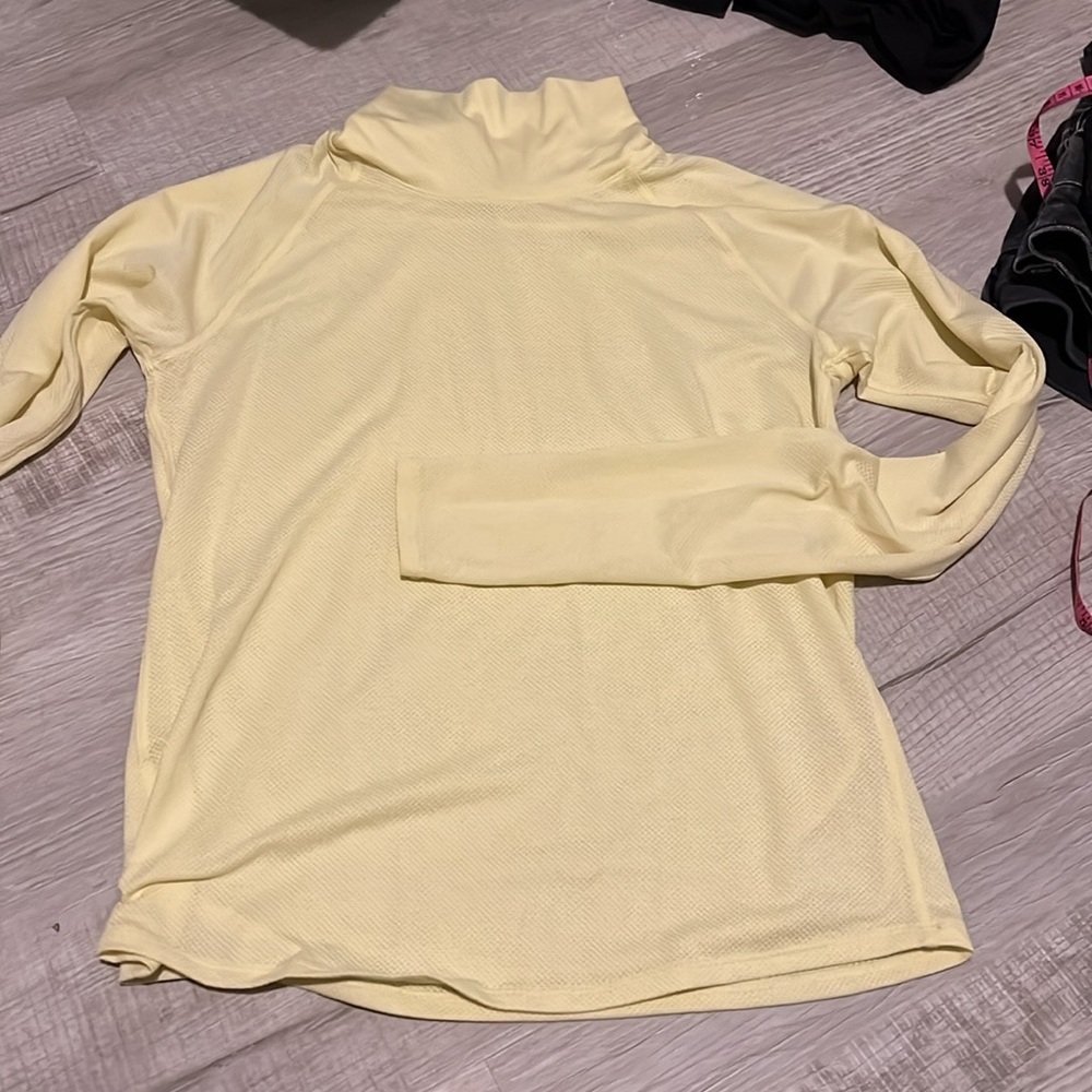 Outdoor Voices mesh turtleneck long sleeve running layer size Medium yellow